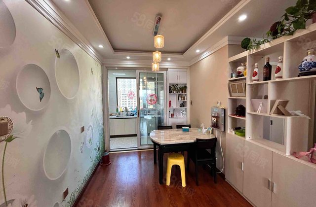 百合一期小高层，公摊小三叶草户型，好楼层，价格可谈