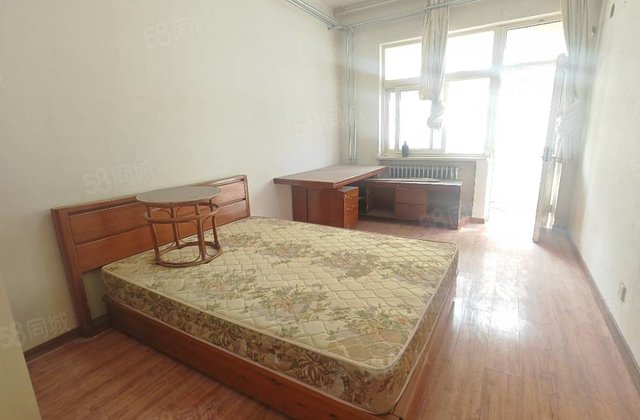 公园门口 90  万  市经委家属院 电梯房三室边户停车方便