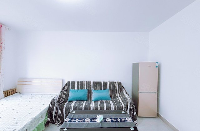 古楼东边柳园路东临77平方，新时代三楼东关国际可割三室，