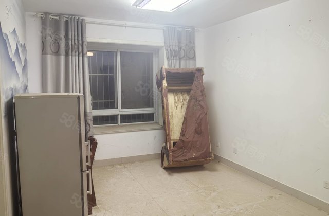 一楼带院子，急售，