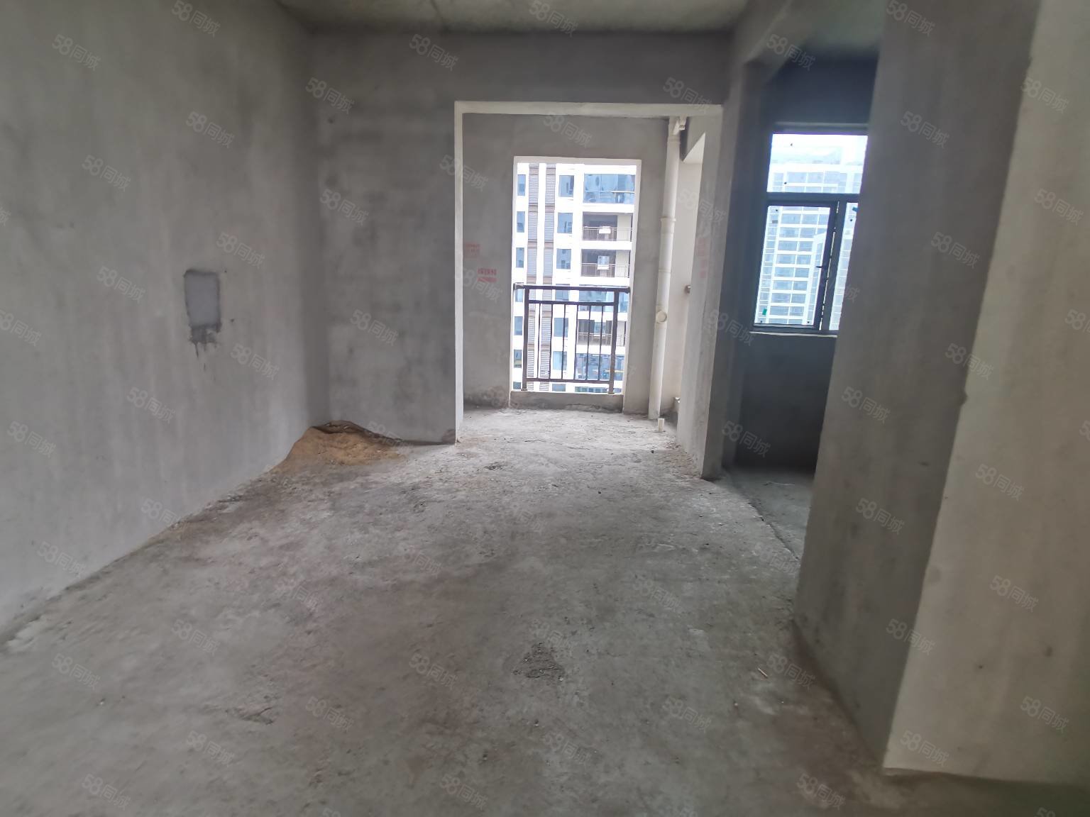 江旅翰林苑4室2厅2卫128.3㎡南北93万