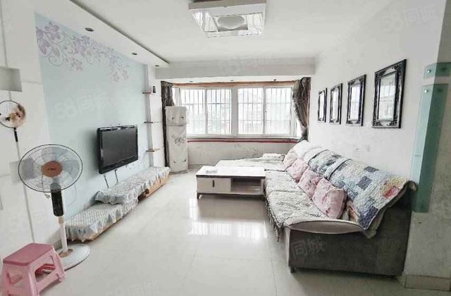 金丰苑3室2厅1卫 户型好 送车位送地下室送家具房东直卖