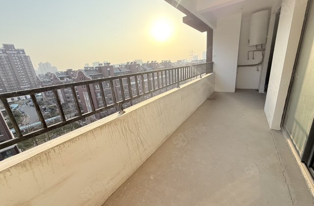 水岸花语二期！莲湖新城！东边户！三叶草户型！带车位储藏室