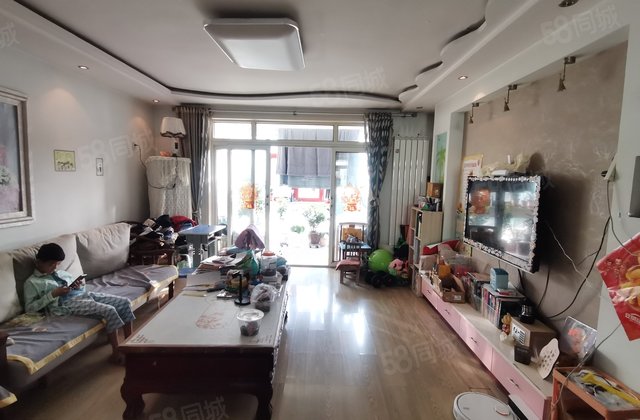 阳光实验 鸿顺花园 三室两厅两卫 停车方便 带储