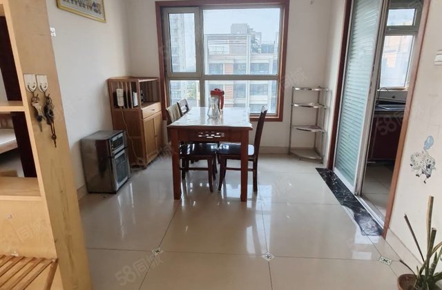 西湖馨苑电梯好楼层，户型方正，南北通透，三室两卫