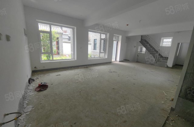 东昌古城 位置好院子大 320平别墅 双车位大车库 新房