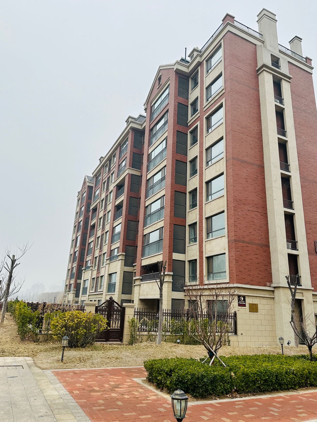 鲁发公园道1号电梯洋房132平方3室2厅带地下车位急售