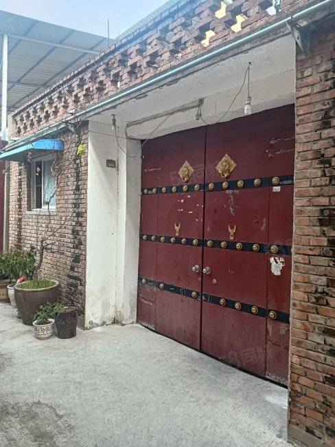 北小街小区5室2厅1卫280㎡南62万