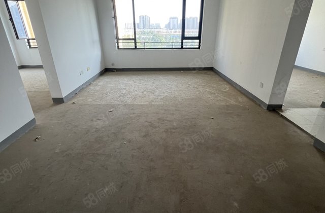 绿城百合新城 产权清晰 双卫格局 刚需小三居 楼龄新