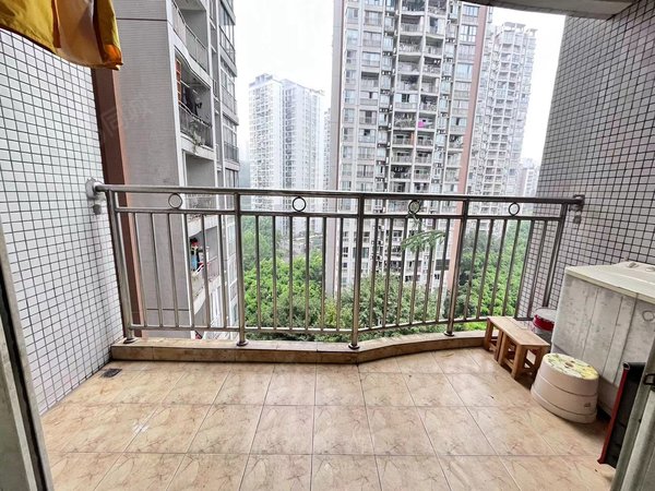 重庆南岸弹子石金港尚城(零虚假房源)可短租,押一付一,三房,拎包入住