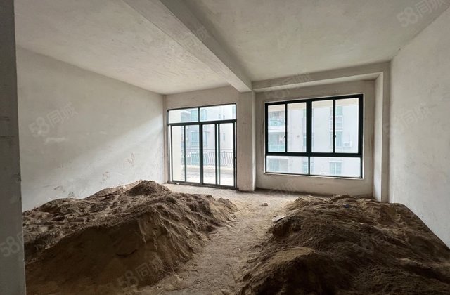 恒晖华庭4室2厅135㎡32万二手房图片