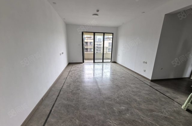 湖语上院    车位    两室一厅朝阳     随时可看