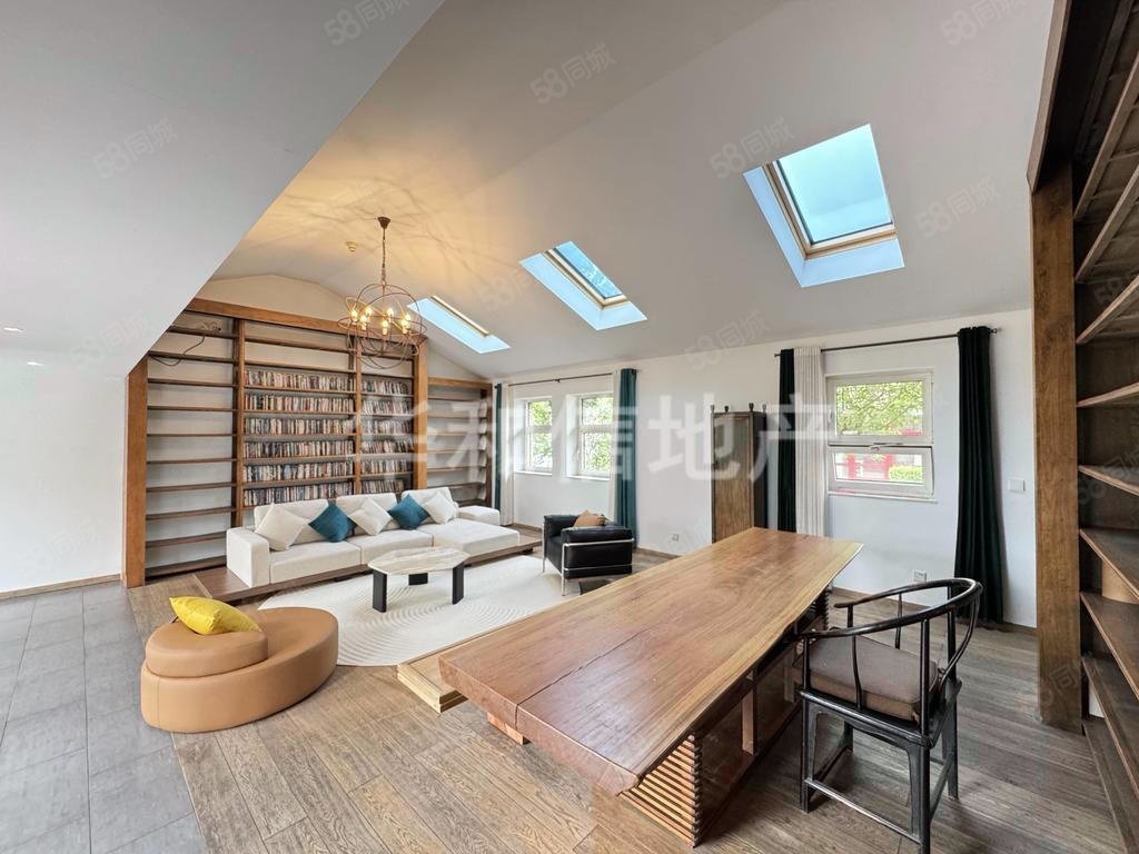 歐陸苑4室2廳3衛(wèi)235㎡南北2600萬