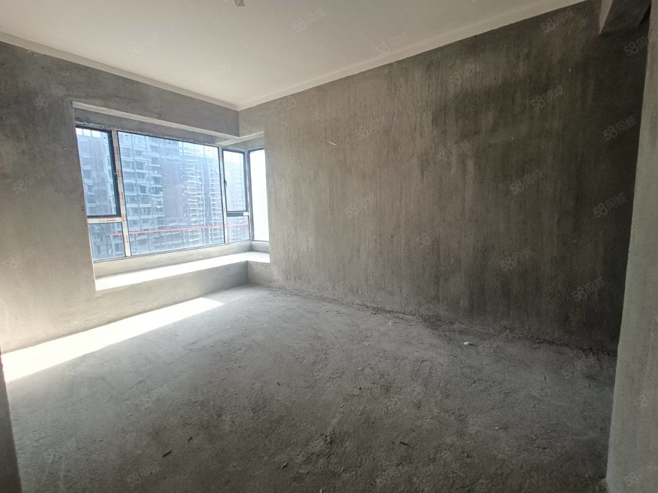 德和领秀广场4室2厅3卫180㎡南北160万