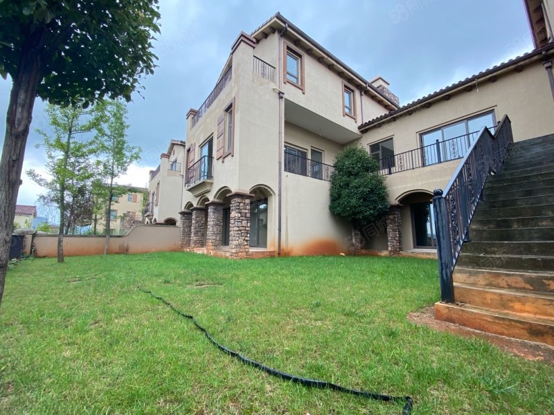 俊发玉龙湾(别墅)5室3厅5卫515㎡南北709万