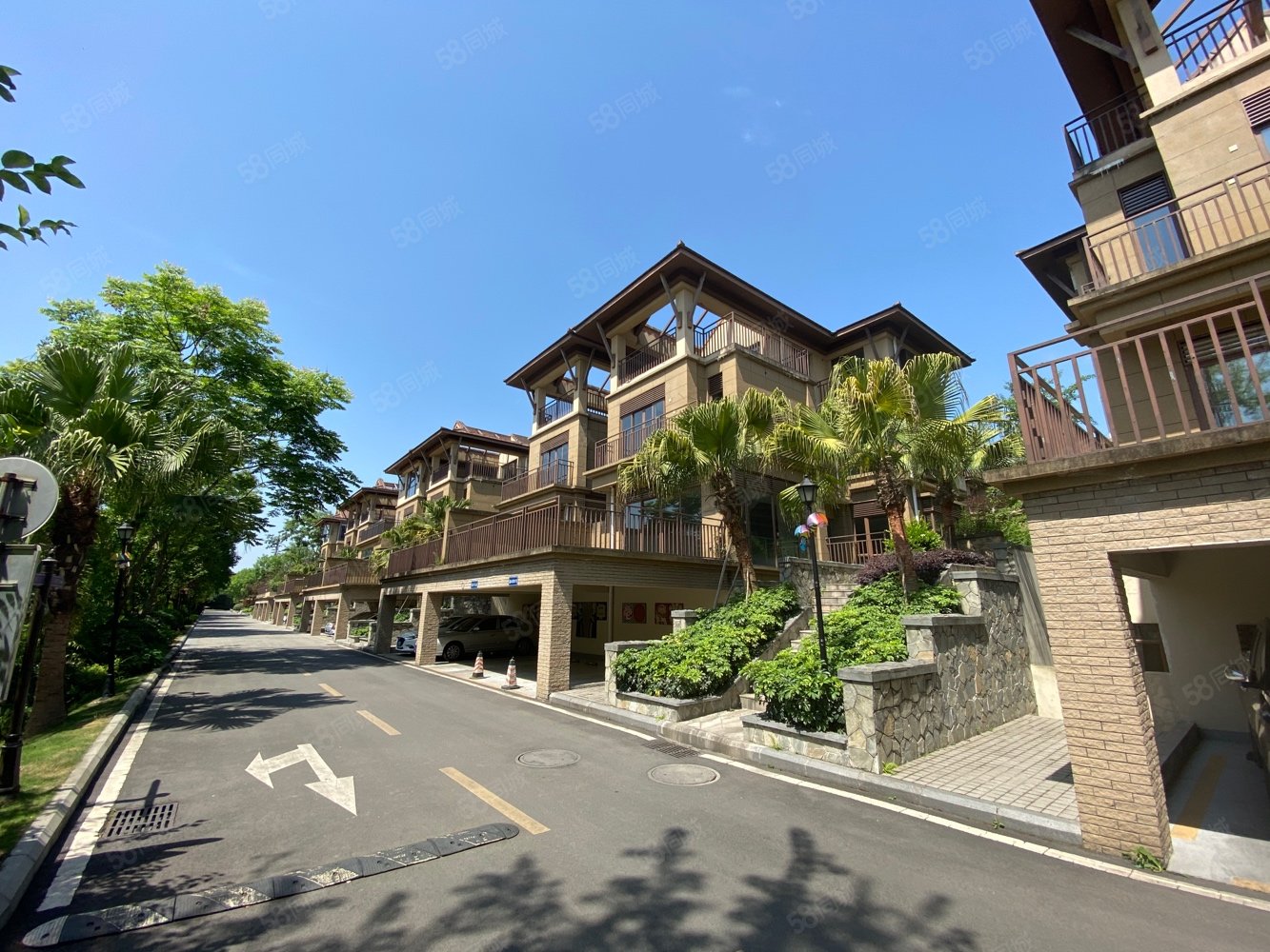 御青城度假别墅5室3厅6卫250.36㎡南北390万