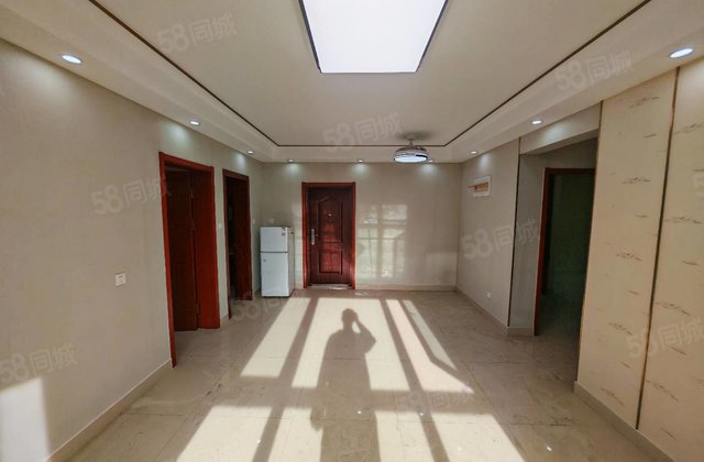 捡  丶边户，望岳嘉苑 新一中外国语，小区停车方便 带储。