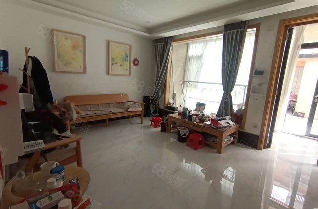 文轩总校 龙山南区  位置的一栋别墅 带大院子经典全明户型