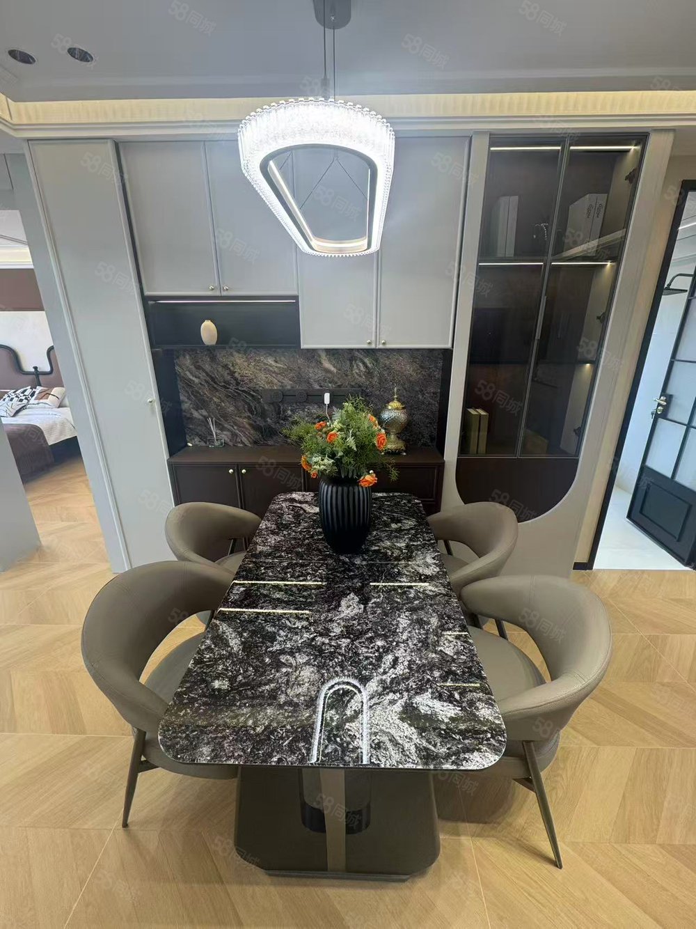 江南民族嘉园3室2厅2卫141㎡南北72万