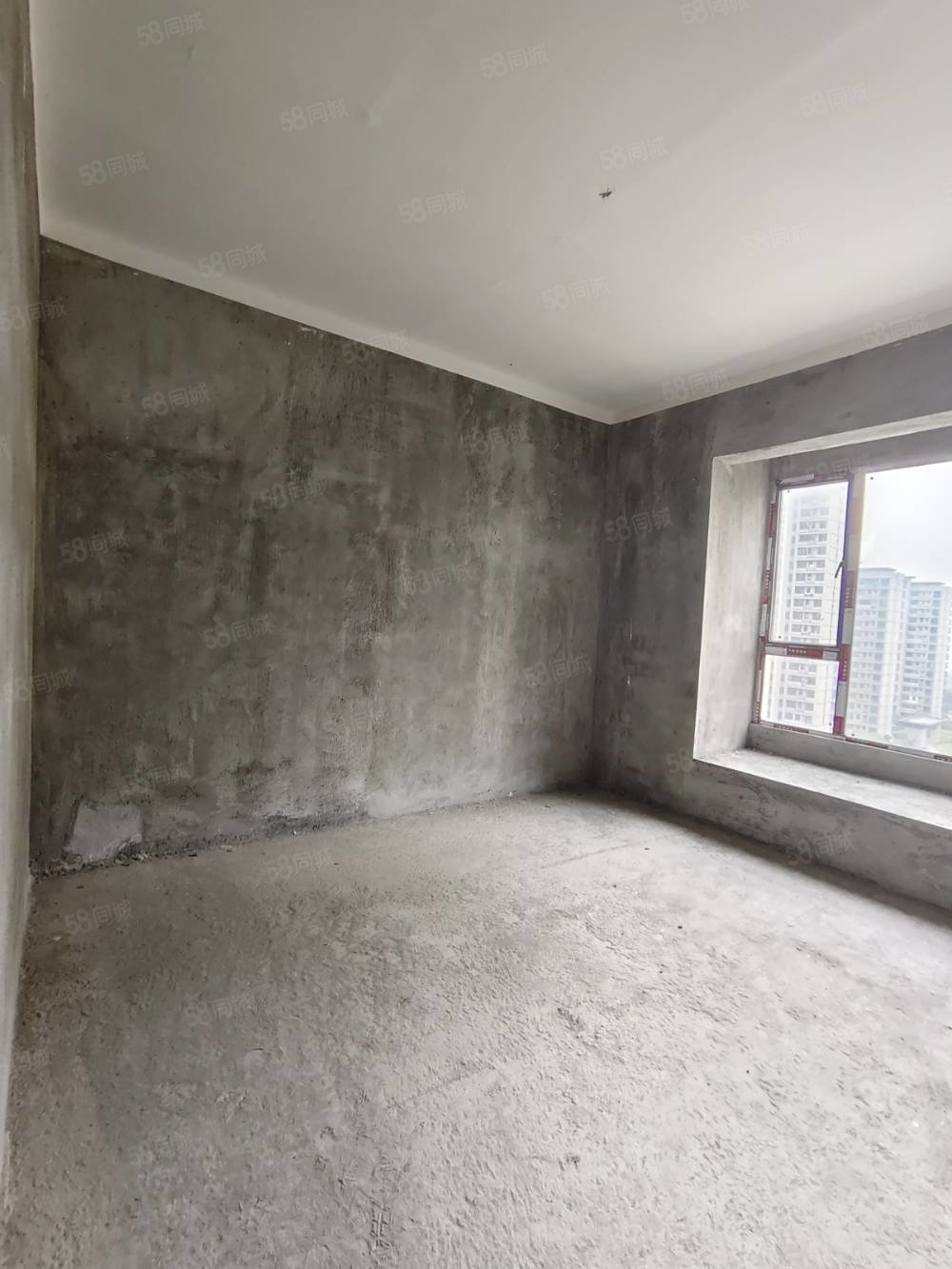 德和领秀广场4室2厅1卫140㎡北122.9万