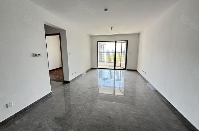 新小区儒辰辰悦，刚交房，紧邻聊大，二中附近，三室送储藏室