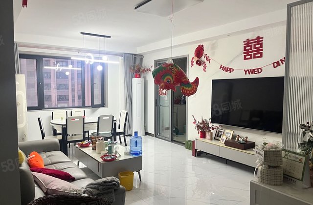 双卫 婚房精装 房龄新 电梯房 送车位 送地下室 房东直卖