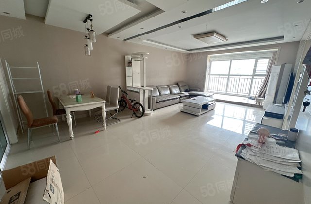 阿卡五期 大面积三室两卫  采光好 带地下室车位 房东急售