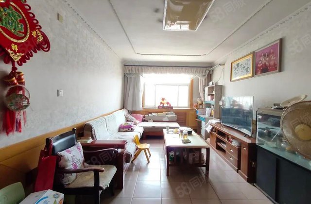 柳园路 文轩外国语南临 龙山南区 龙山花园 中间3楼 商品房