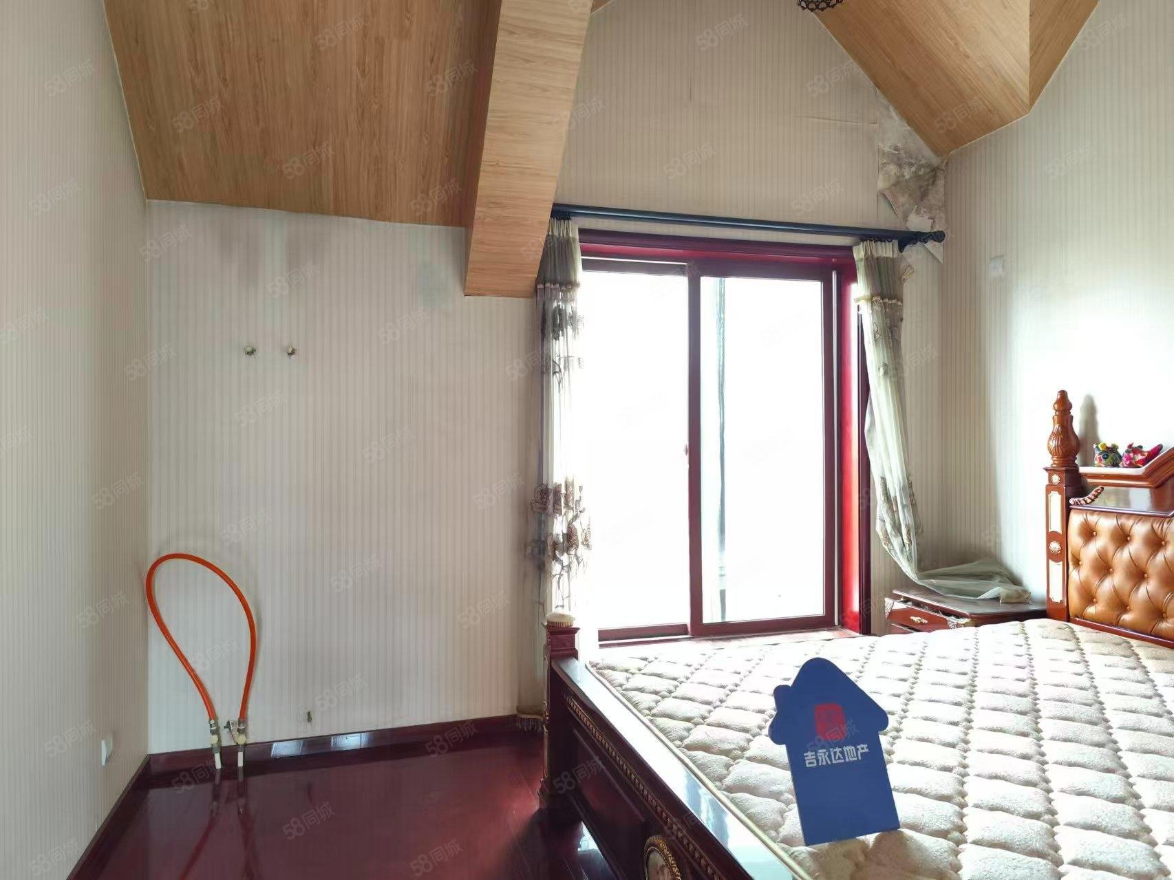 瑞海姆公寓(別墅)6室3廳3衛(wèi)288.93㎡南北750萬