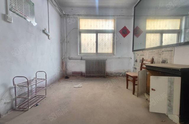 东昌路大润发附近 公园东邻一楼带院