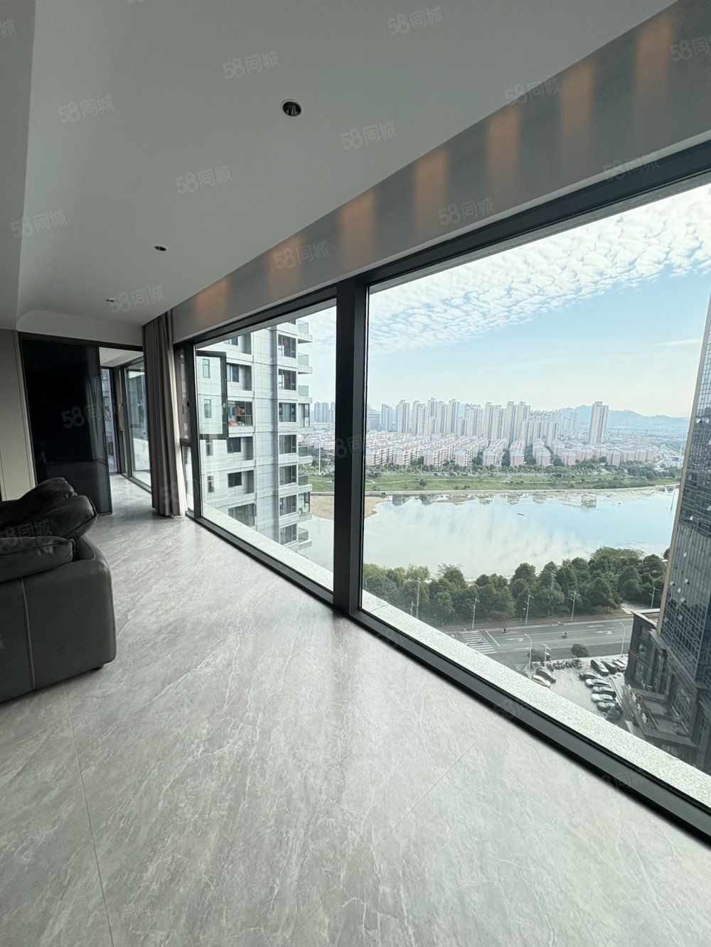 天秀湾4室2厅2卫202㎡南北270万