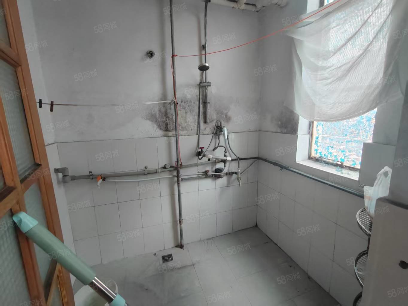 沿河小区3室2厅1卫70㎡南北31.8万