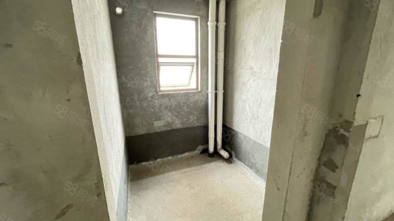 都市华府3室2厅2卫128㎡南北65万