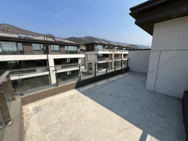 环山路联排居墅送挑高负一送院子送露台国悦山山和院子