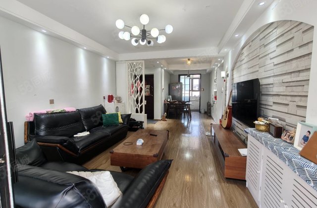 阳光对过！鸿顺花园！两室两厅！客厅朝阳！免大税！