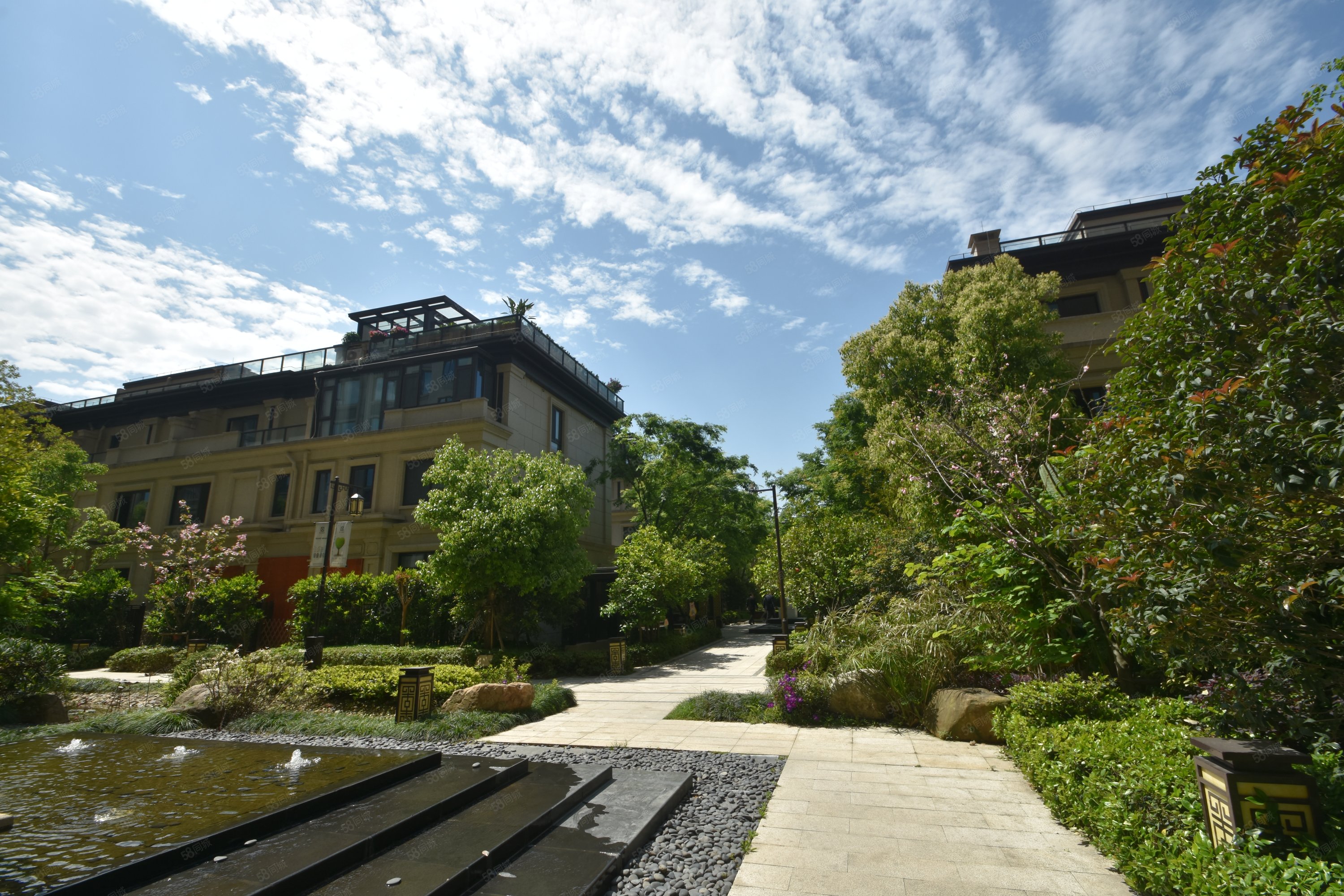 中梁首府壹号院(别墅)4室2厅4卫153.87㎡南北650万