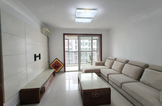 火车站附近电梯洋房三室，带储，看房方便。