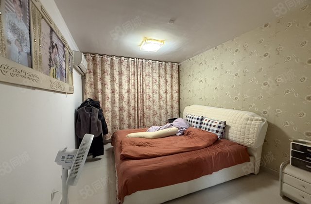 急售 香格里小镇 水岸新城四期 精装修 三室两厅 一楼带院