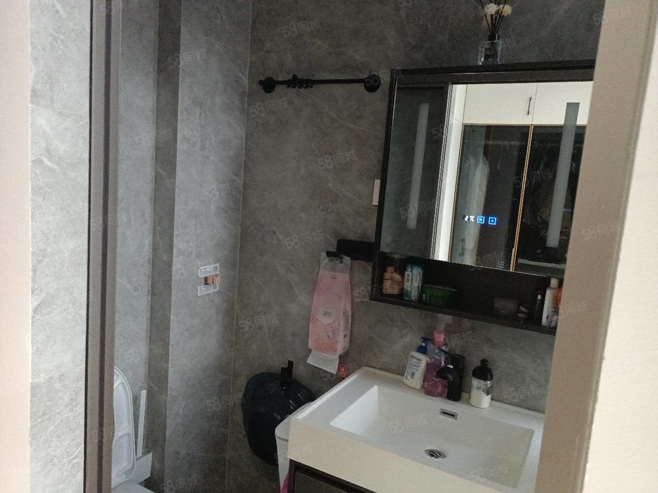 金马御龙城5室2厅3卫228㎡南北195万