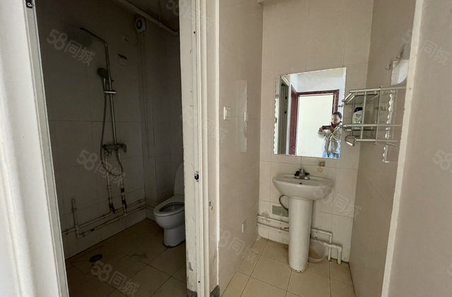 房东急售 铁路安民小区 近医院 小区新 正规商品总价50多万