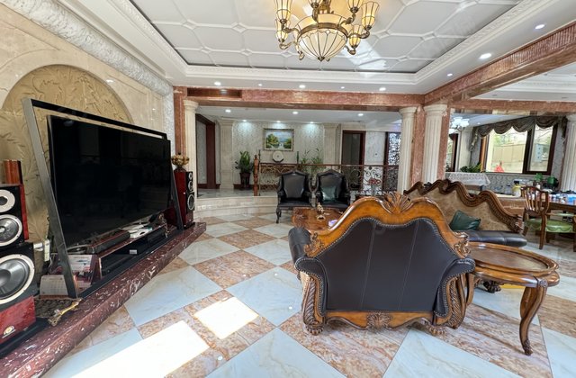 湖边    独栋  院子四面环绕三百平  送五  装修好谈价