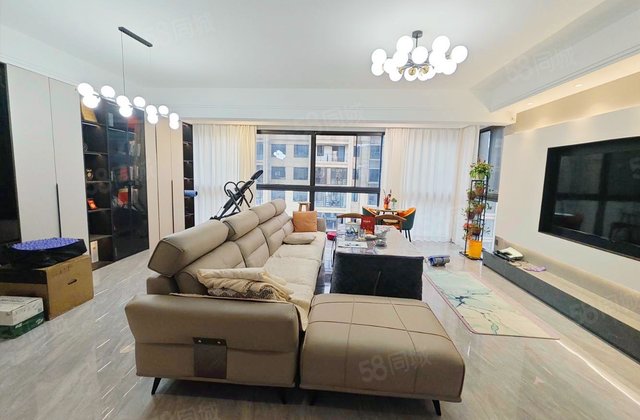 裕田奥莱小镇3室2厅139㎡118万二手房图片