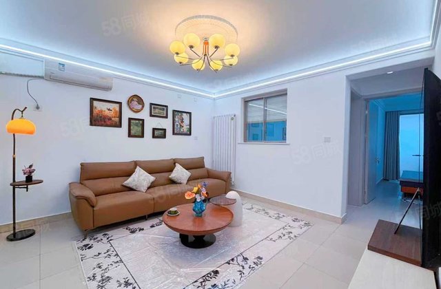 湖边孝心一楼精装三室，湖心岛不足百 ，吸氧公园