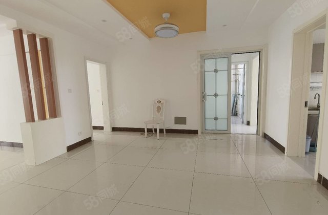 文轩本部 四室精装修 小高层中间楼层 小区停车方便