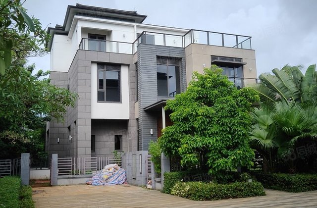 美兰区海甸岛恒大美丽沙边海南大公馆独栋别墅645平2000万