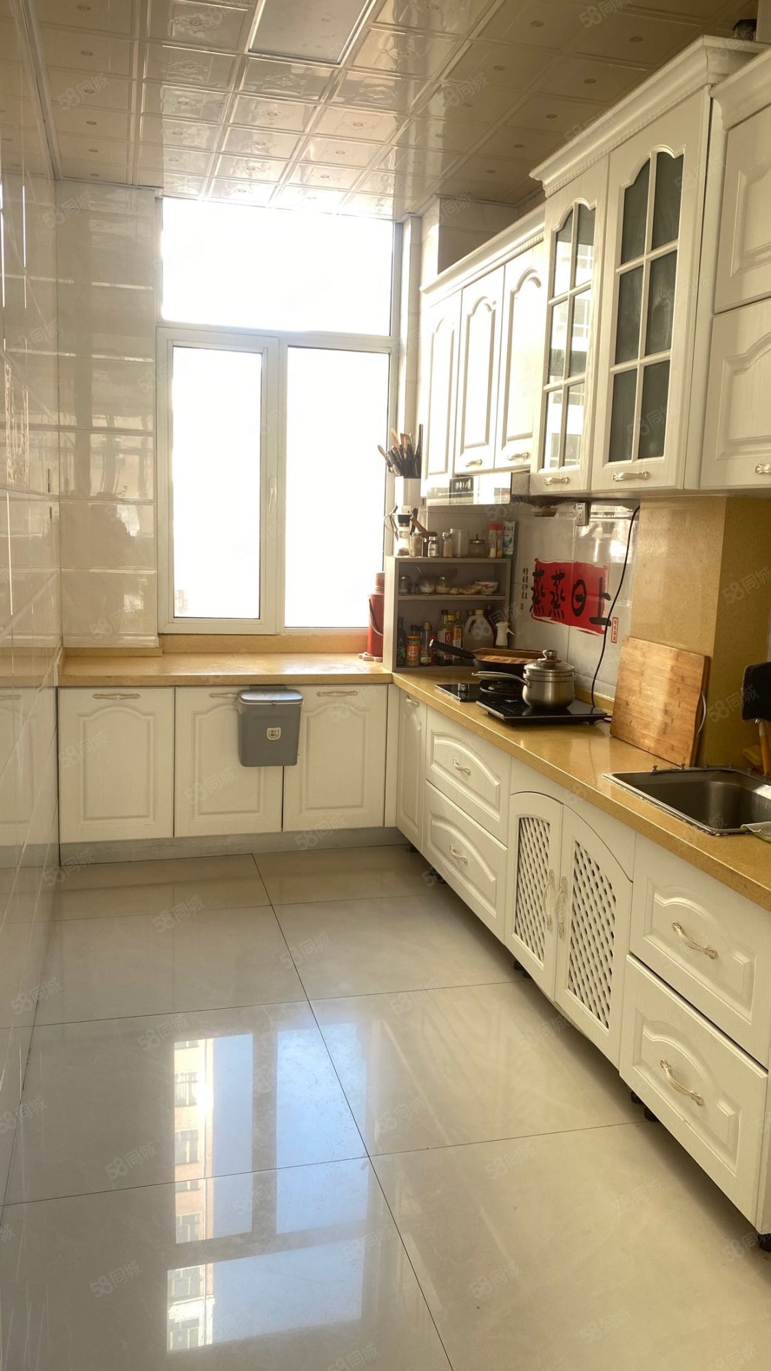 鸿泰小区3室1厅2卫142.76㎡南北67万