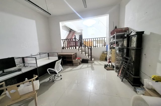 汽车总站，七中，振兴路  ，伟业中华苑别墅，一楼带卧室免大税