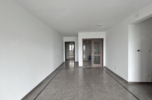 抢抢抢！湖语上苑 东边户南北通透三室两卫 送双车位储藏室