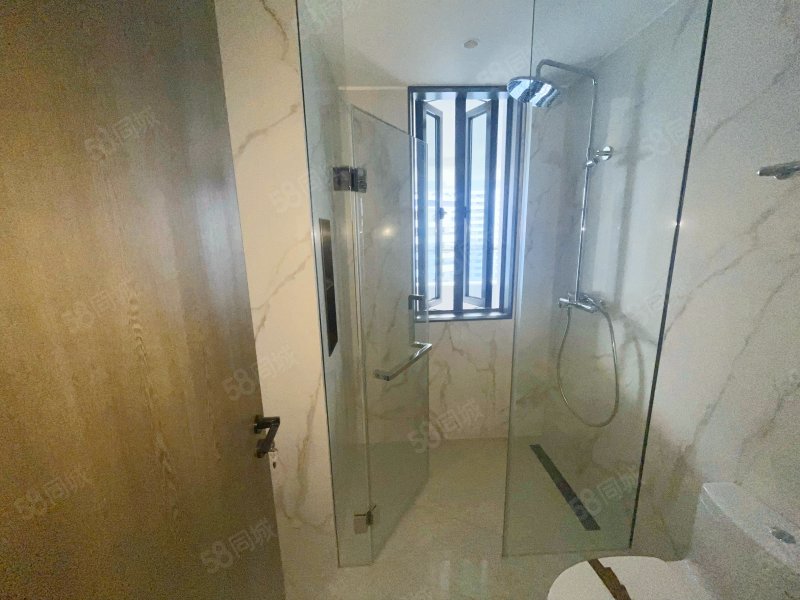 佳元江畔锦御4室2厅4卫270㎡南北568万