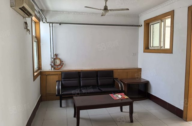 文轩本部南邻，检察院多层二楼，文轩花园教育局对过，停车方便